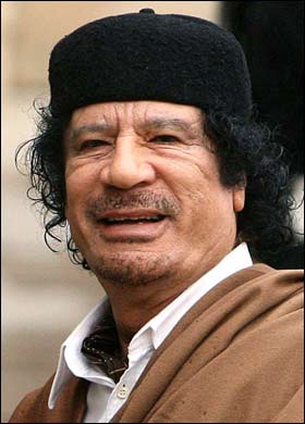 Desmienten captura o muerte de Gadafi